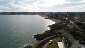 La côte d'Emeraude de la plage de Lancieux