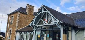 la mairie de Lancieux dans les Côtes 'd'Armor